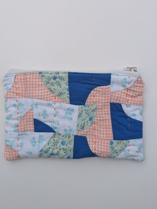 Improve Curves Zipper Pouch