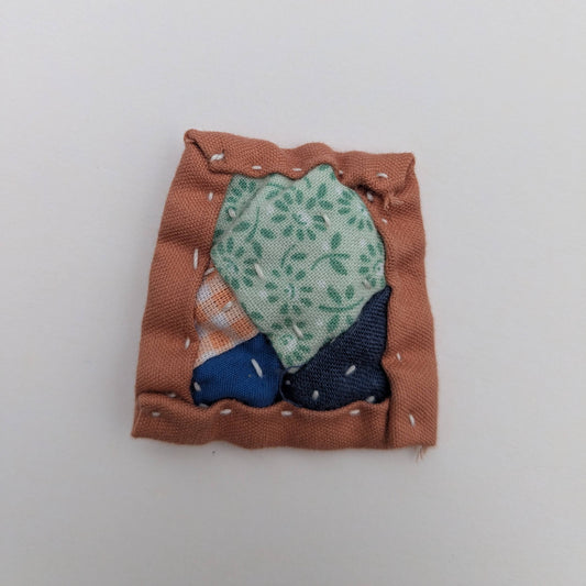 Square patchwork magnet in pink and blue