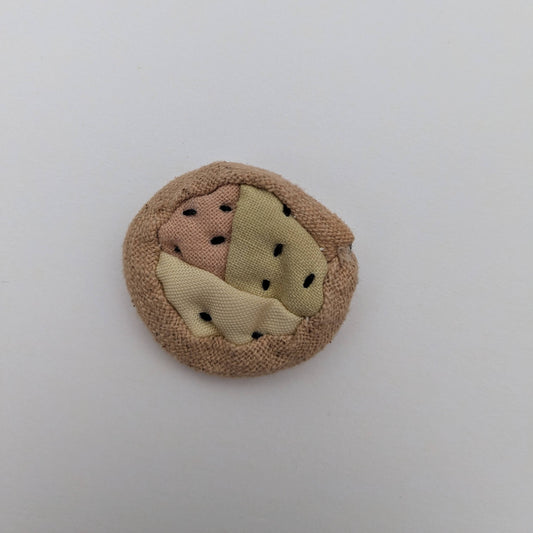 Round quilted magnet made with natural colors