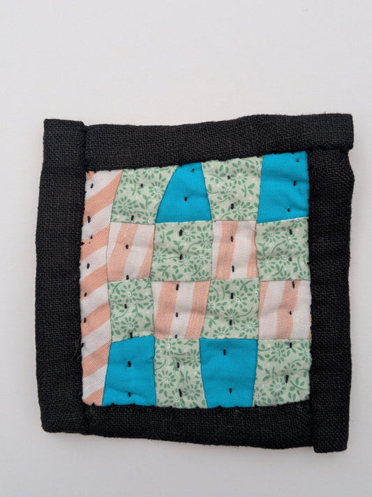 Curvy Checkerboard Mug Rug